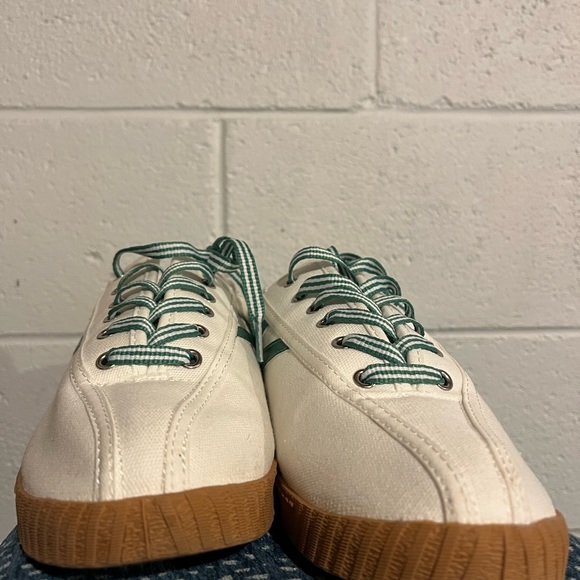 New without tags Tretorn canvas sneaker - Picture 3 of 8